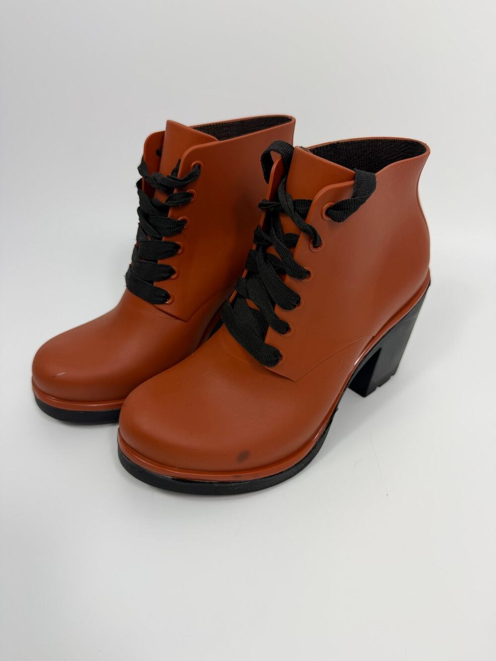 Rubber healed rain boots, Boaonda lace-up ankle boots